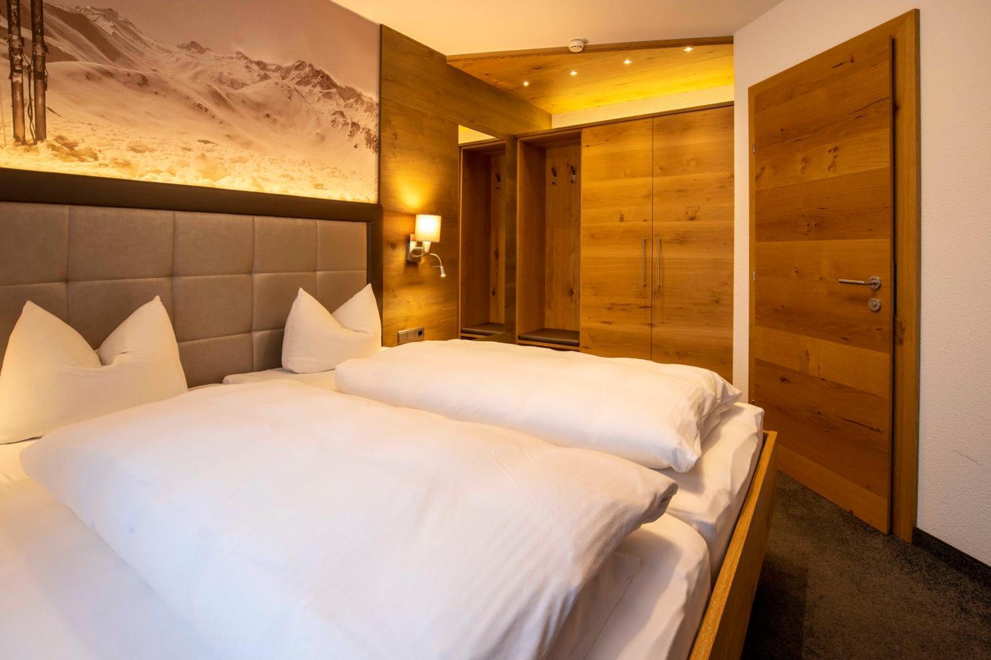 Gidis Hof Hotel Ischgl Exterior photo