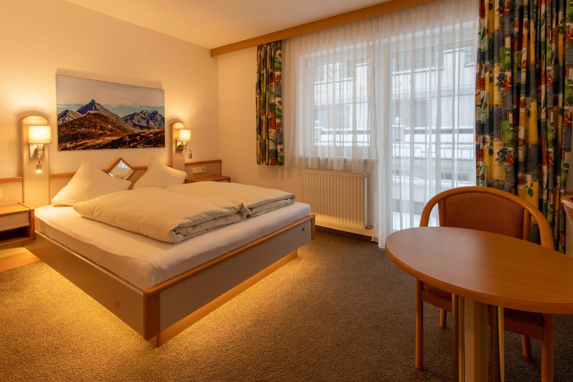 Gidis Hof Hotel Ischgl Exterior photo